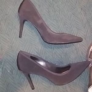 Size 6 Calvin Klein beautiful black heels